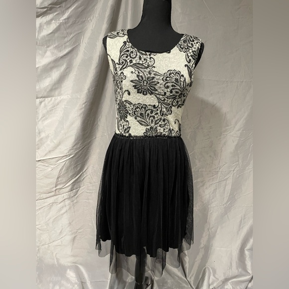 Anthropologie Weston Wear Black and Gray Lace Tulle Midi Dress - Picture 3 of 16